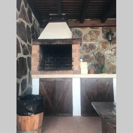 Petronila Tias, Lanzarote アパート *